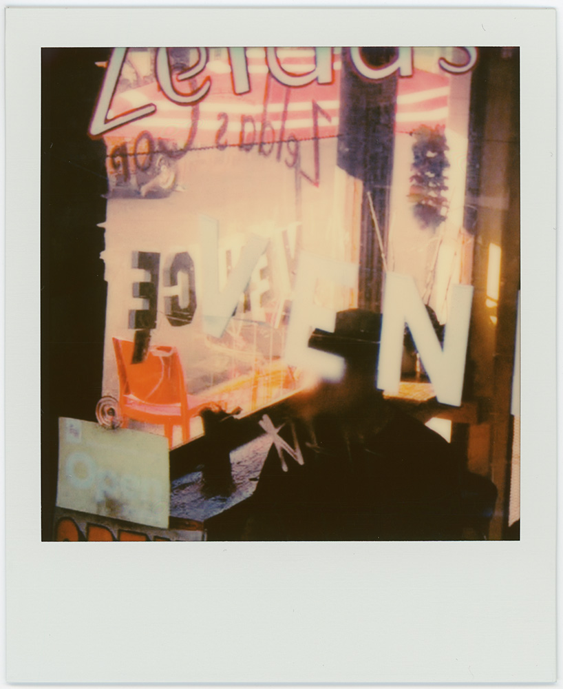 Polaroid 28